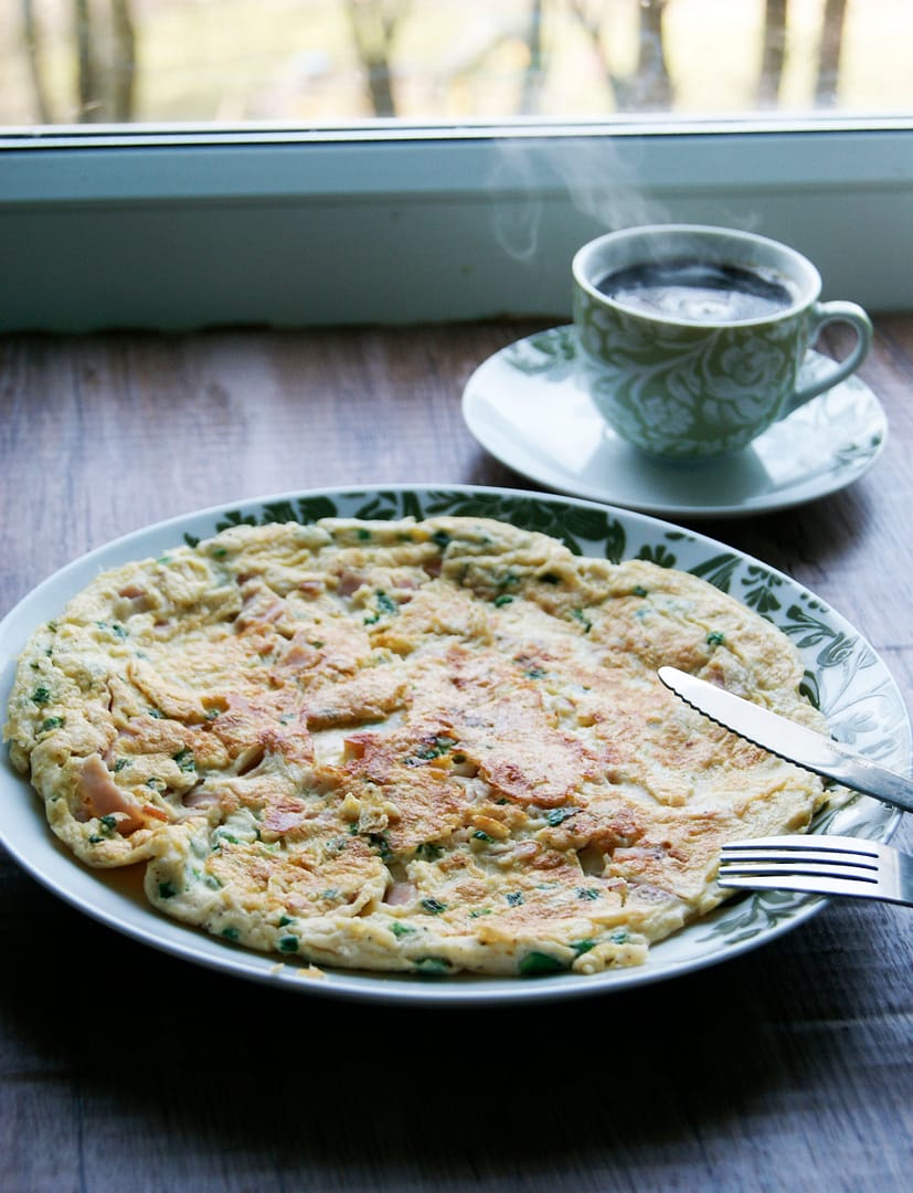  omlet-z-szynka-i-szczypiorkiem